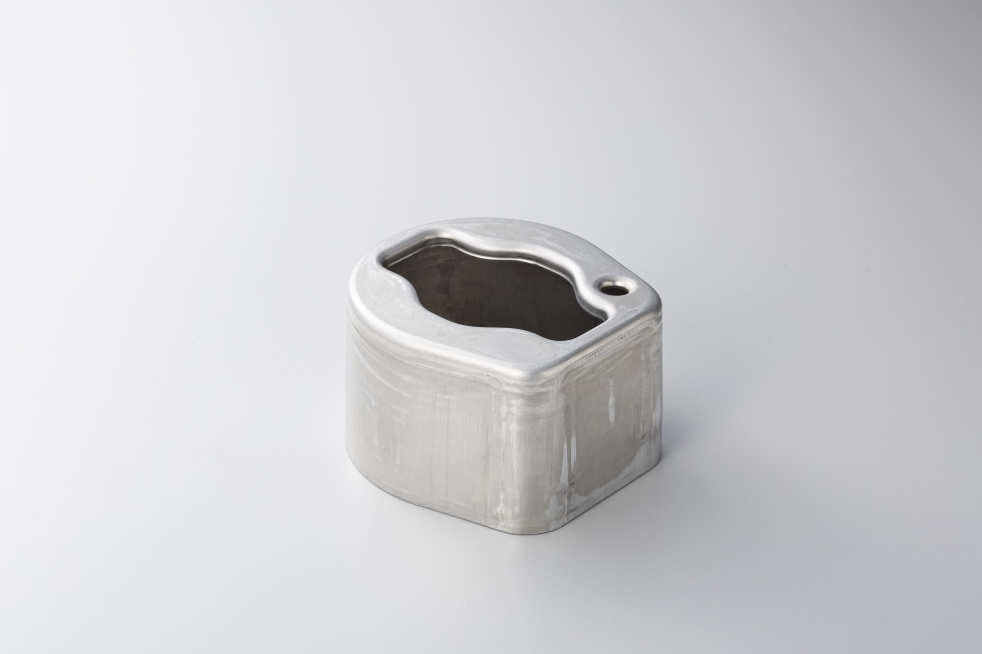 異形プレス：アルミケース