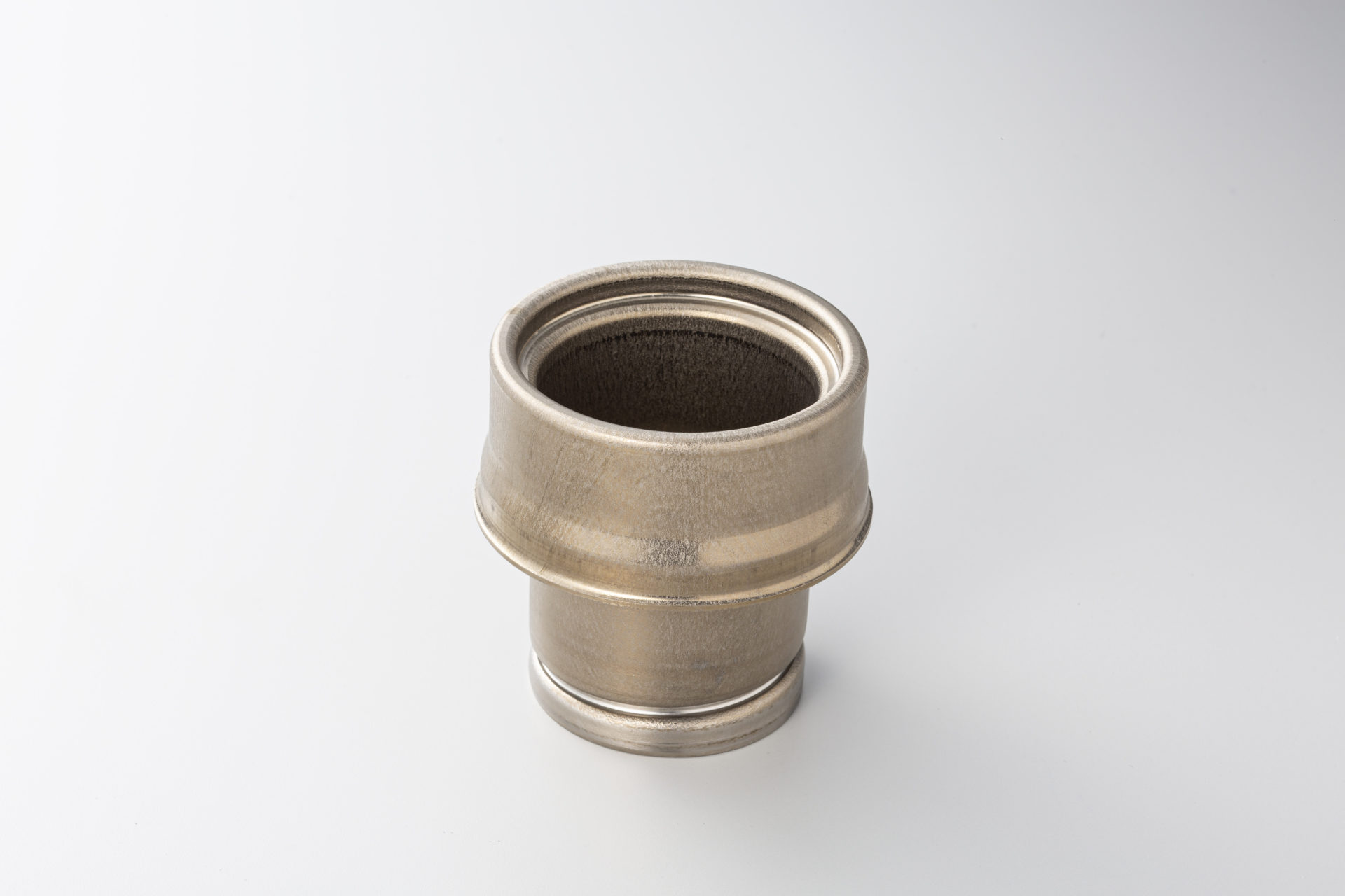 深絞り＋α：給油口部品