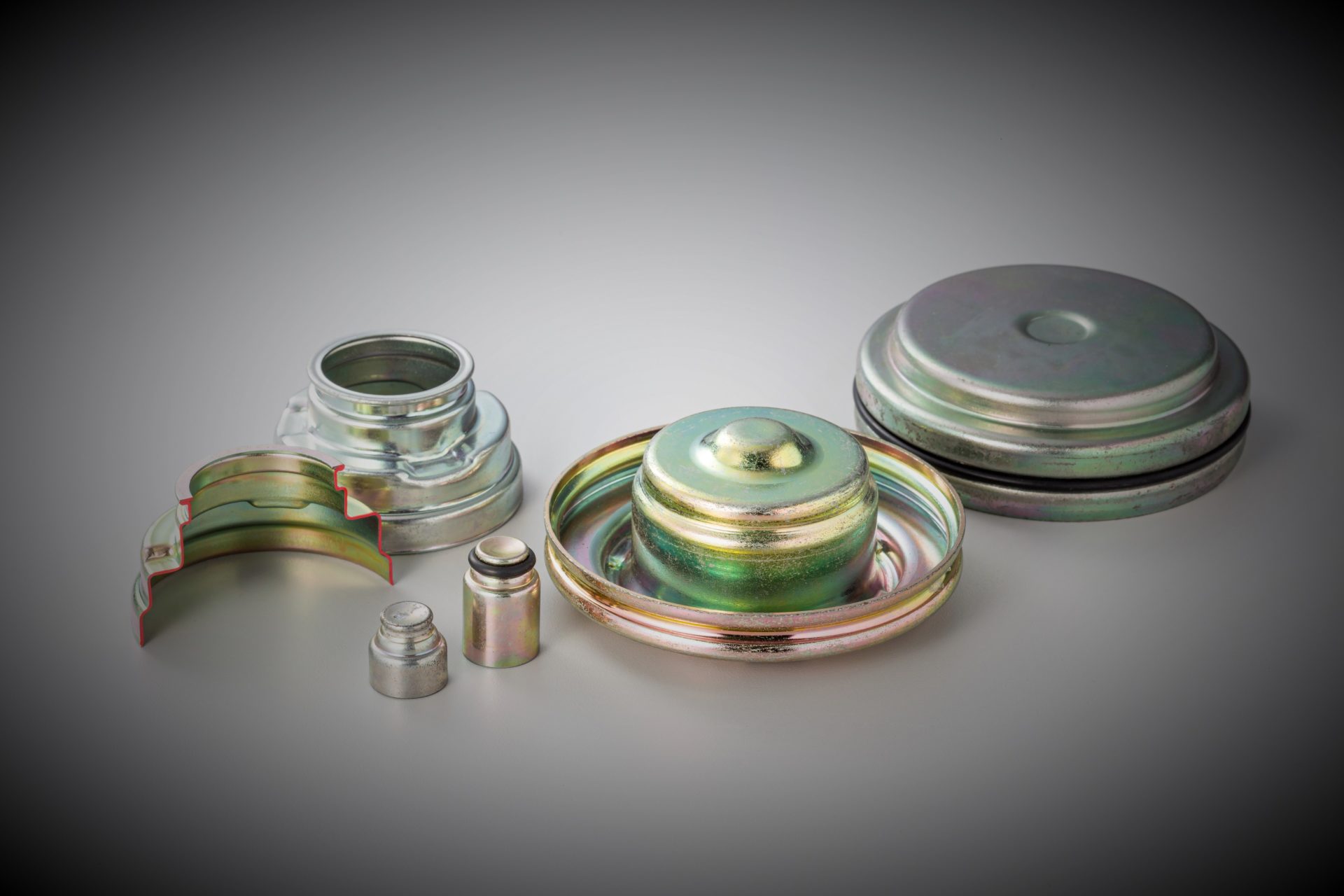 深絞りプレス加工による Oリング加工製品群